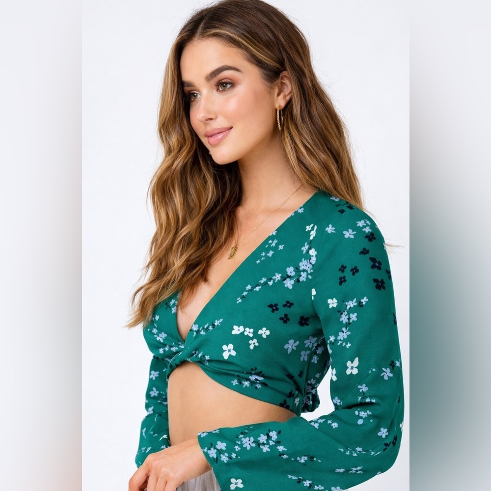 New With Tags MINKPINK green floral Crop Top Long Sleeve blouse Size XXS